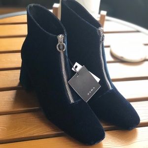 Non leather more like velvet textile boots